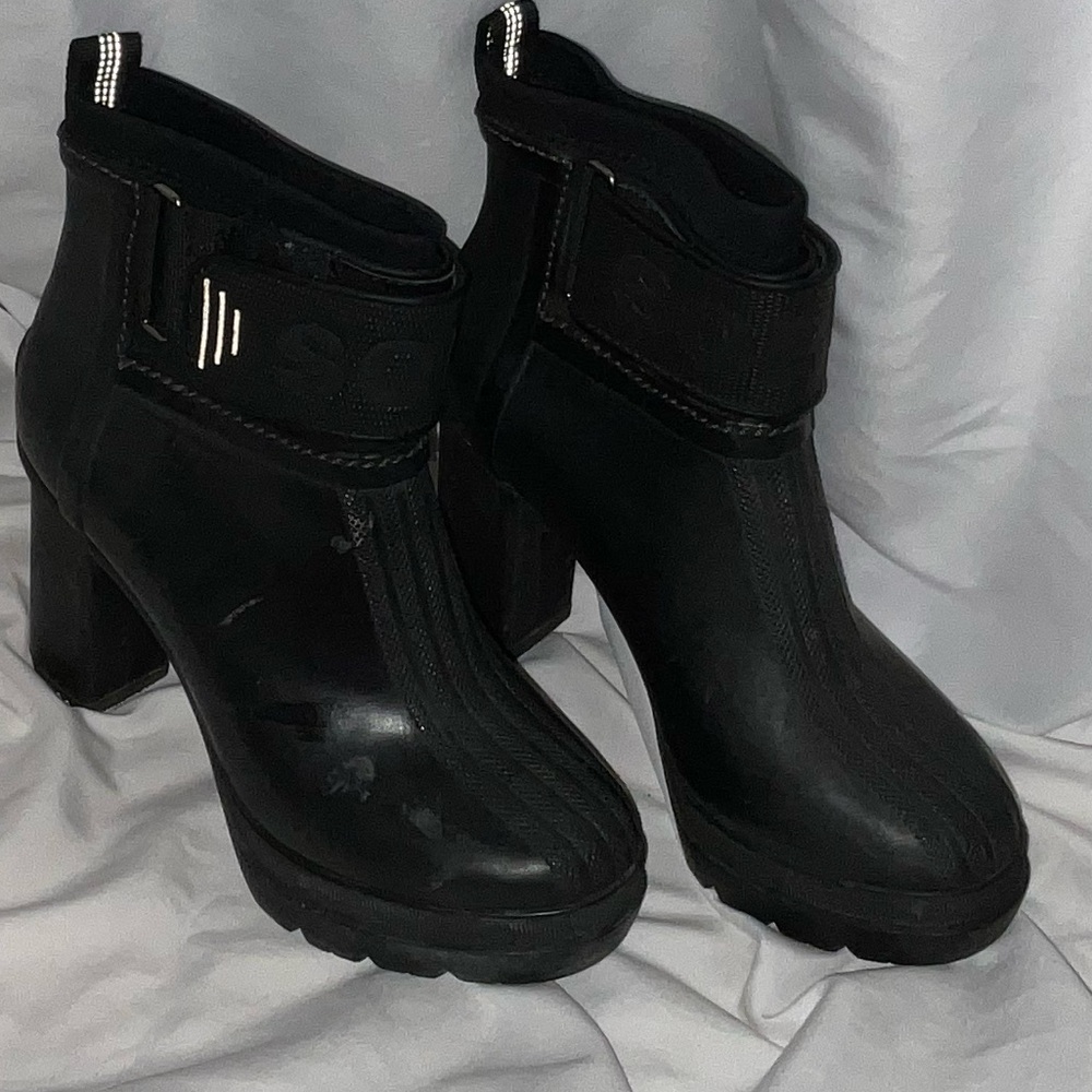 Sorel Black heeled rain boots